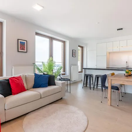 Perfectly Situated With Amazing Views Apartment *