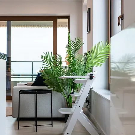 Perfectly Situated With Amazing Views Apartment *