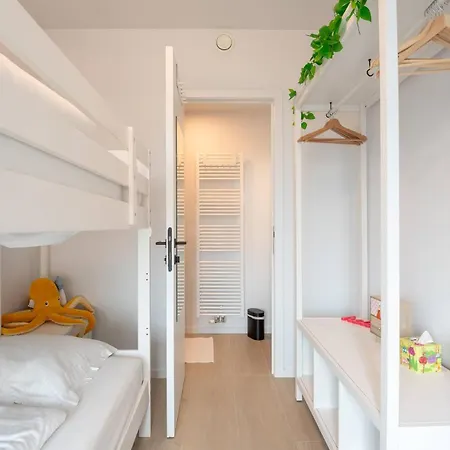 Perfectly Situated With Amazing Views Apartment